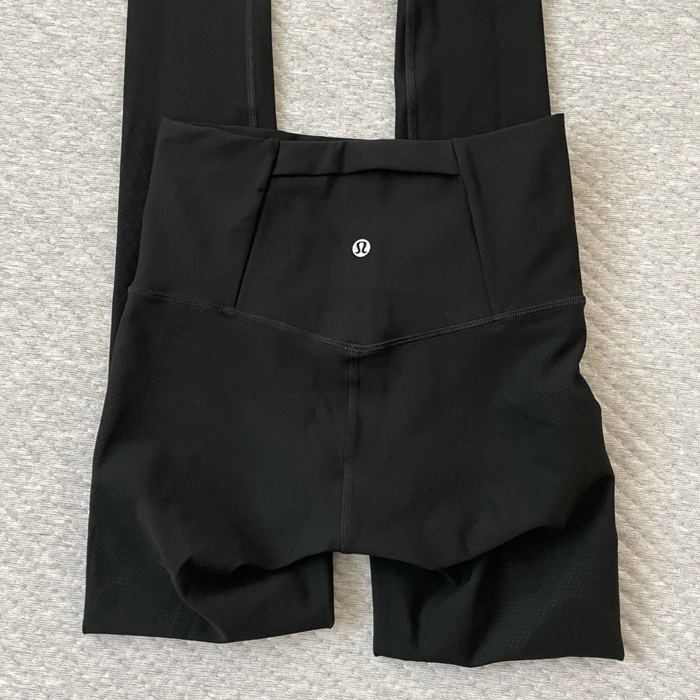 Lululemon leggings size 4. 26” only worn once!